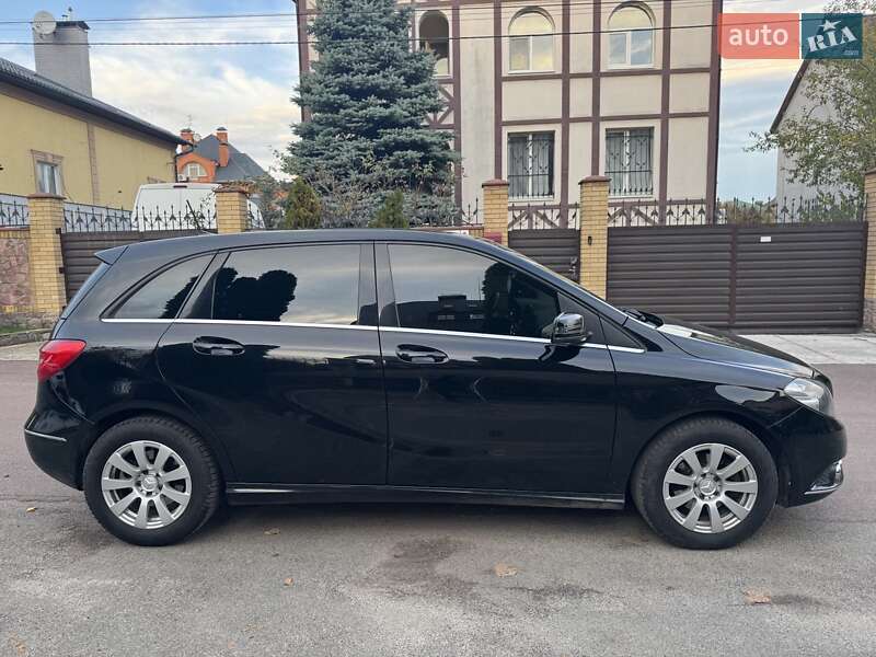 Хэтчбек Mercedes-Benz B-Class 2014 в Киеве фото 4 Хэтчбек Mercedes-Benz B-Class 2014 в Киеве