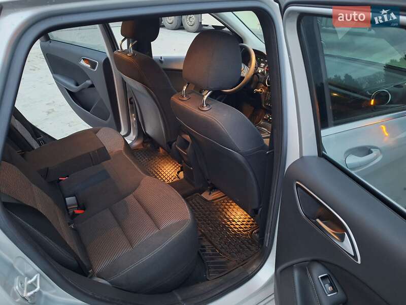 Хетчбек Mercedes-Benz B-Class 2015 в Городку фото 31 Хетчбек Mercedes-Benz B-Class 2015 в Городку