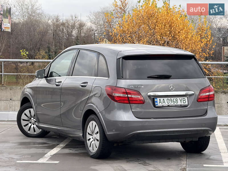 Хетчбек Mercedes-Benz B-Class 2016 в Києві фото 9 Хетчбек Mercedes-Benz B-Class 2016 в Києві