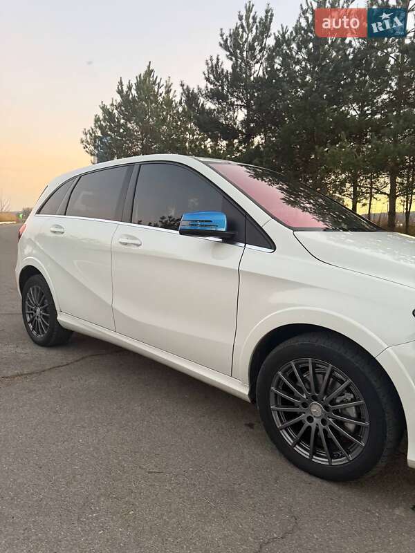 Хэтчбек Mercedes-Benz B-Class 2015 в Золочеве фото 4 Хэтчбек Mercedes-Benz B-Class 2015 в Золочеве