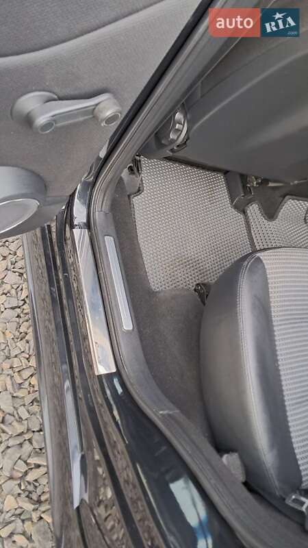 Хэтчбек Mercedes-Benz B-Class 2005 в Нововолынске фото 27 Хэтчбек Mercedes-Benz B-Class 2005 в Нововолынске