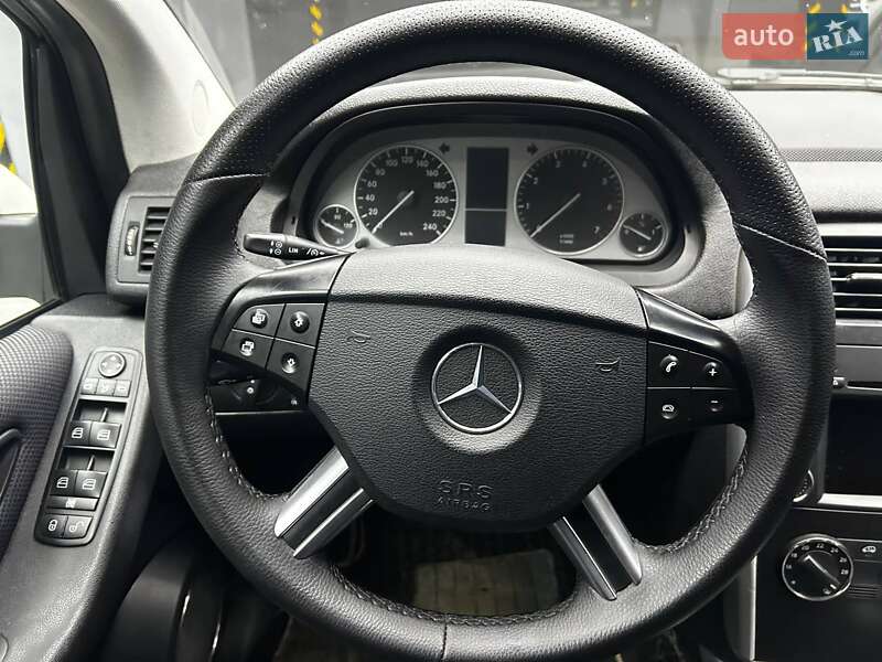 Хетчбек Mercedes-Benz B-Class 2011 в Чернівцях фото 16 Хетчбек Mercedes-Benz B-Class 2011 в Чернівцях