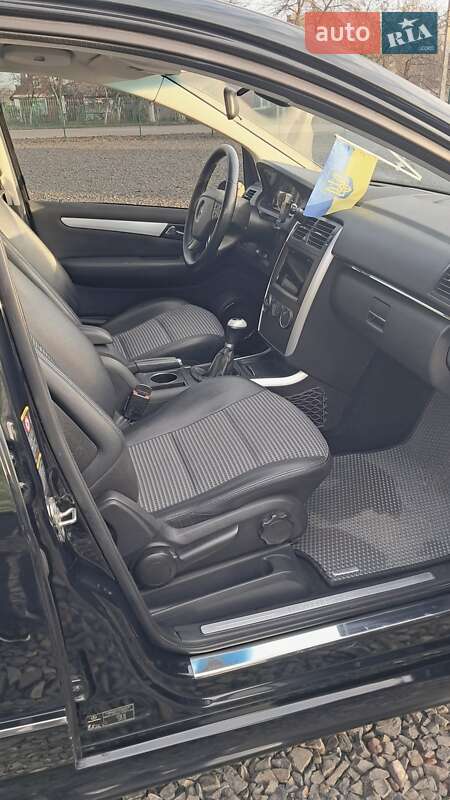 Хэтчбек Mercedes-Benz B-Class 2005 в Нововолынске