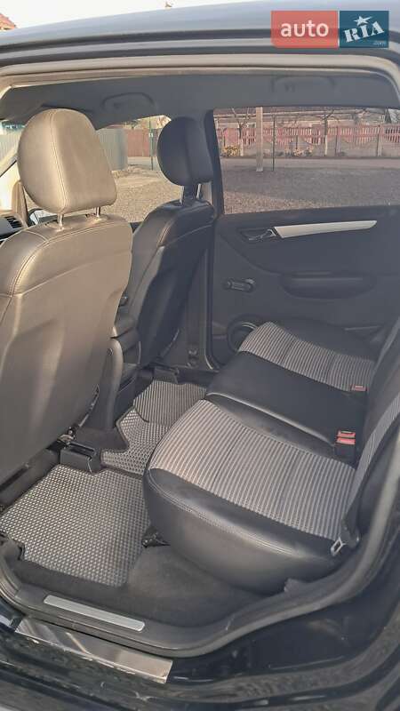 Хэтчбек Mercedes-Benz B-Class 2005 в Нововолынске