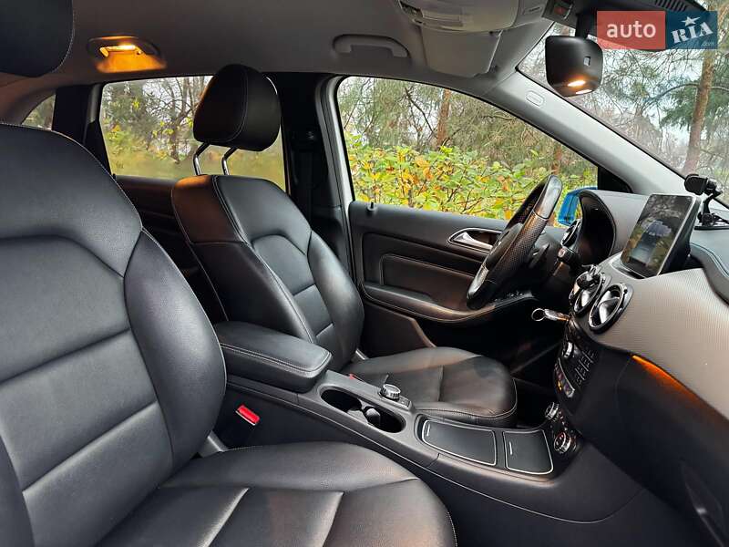 Хэтчбек Mercedes-Benz B-Class 2015 в Киеве
