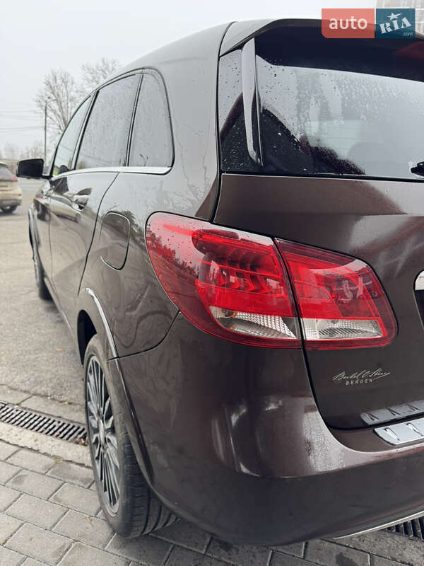 Хетчбек Mercedes-Benz B-Class 2015 в Дніпрі фото 28 Хетчбек Mercedes-Benz B-Class 2015 в Дніпрі