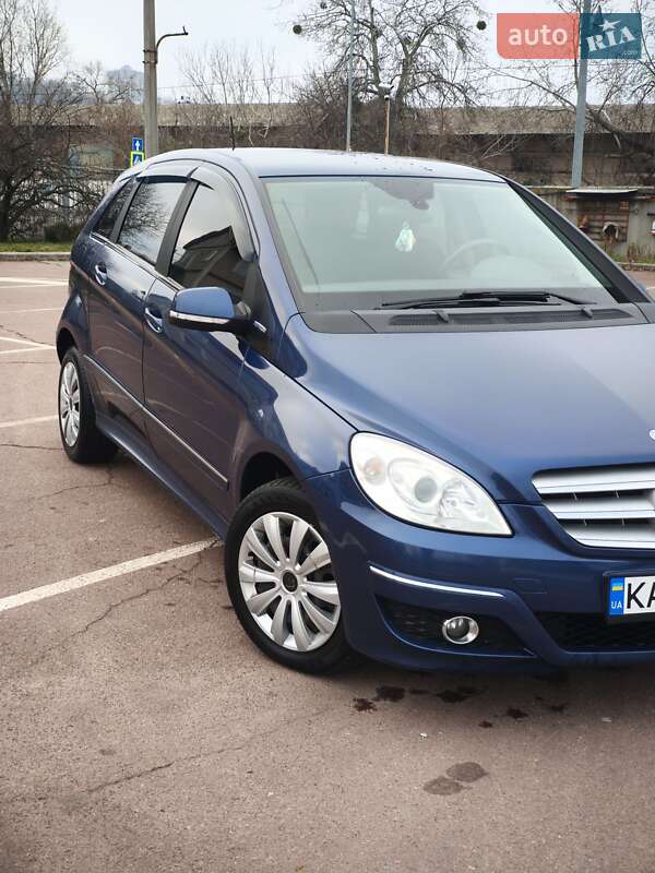Хетчбек Mercedes-Benz B-Class 2010 в Києві фото 21 Хетчбек Mercedes-Benz B-Class 2010 в Києві