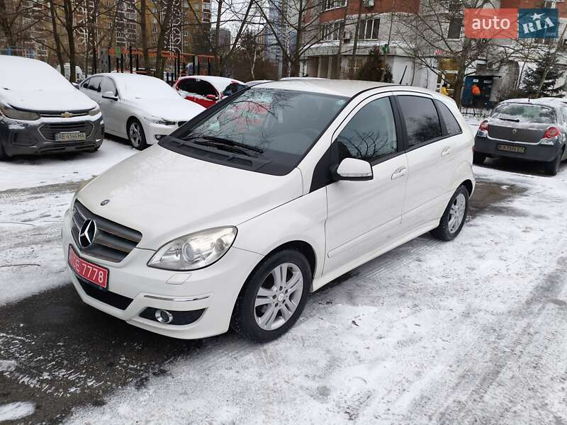 Mercedes-Benz B-Class 2011