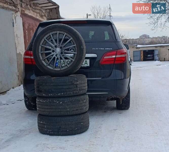 Хэтчбек Mercedes-Benz B-Class 2015 в Кривом Роге