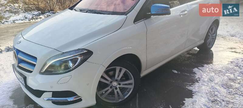 Хэтчбек Mercedes-Benz B-Class 2015 в Стрые