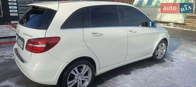 Хэтчбек Mercedes-Benz B-Class 2015 в Стрые