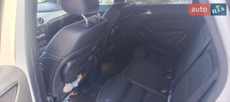 Хэтчбек Mercedes-Benz B-Class 2015 в Стрые