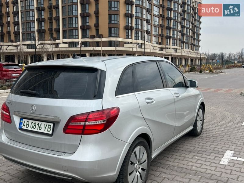 Хэтчбек Mercedes-Benz B-Class 2016 в Софиевской Борщаговке