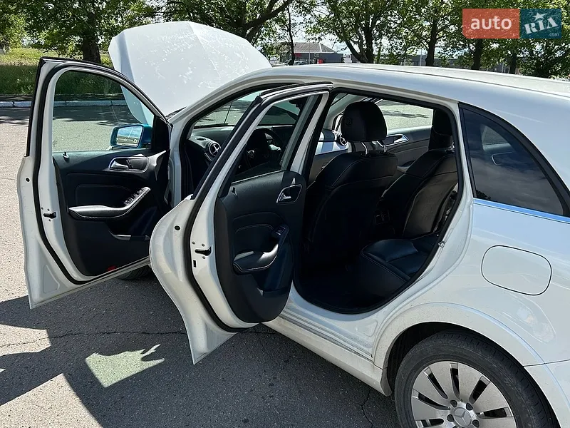 Mercedes-Benz B-Class 2015 VIN WDD2428901J005501 фото оголошення 6 з 59