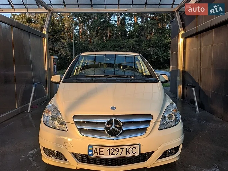 Mercedes-Benz B-Class 2011