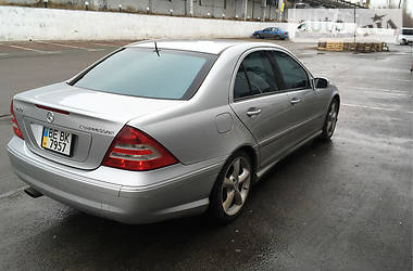 Седан Mercedes-Benz C-Class 2005 в Киеве