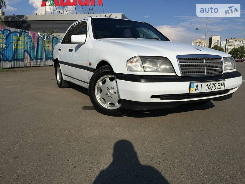 Седан Mercedes-Benz C-Class 1994 в Киеве