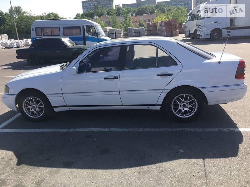Седан Mercedes-Benz C-Class 1993 в Дніпрі
