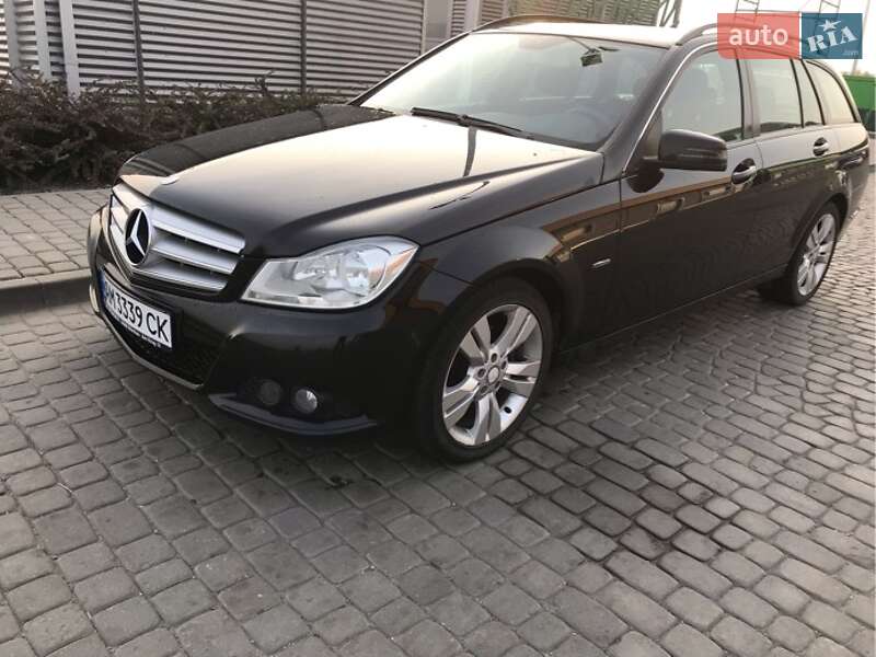 Універсал Mercedes-Benz C-Class 2012 в Звягелі