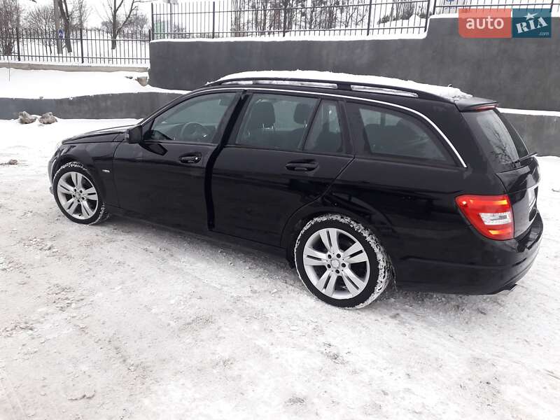 Універсал Mercedes-Benz C-Class 2012 в Звягелі