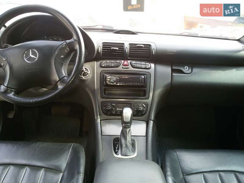 Універсал Mercedes-Benz C-Class 2002 в Чернівцях