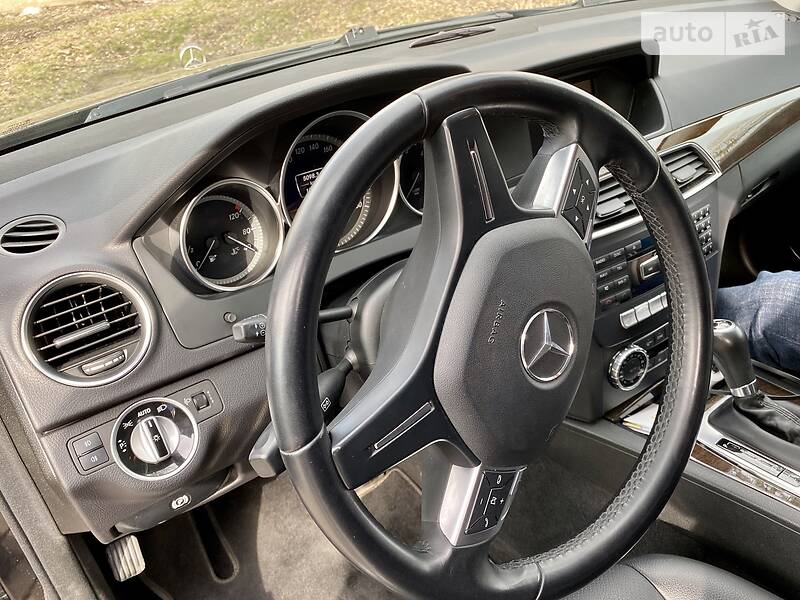 Седан Mercedes-Benz C-Class 2011 в Івано-Франківську