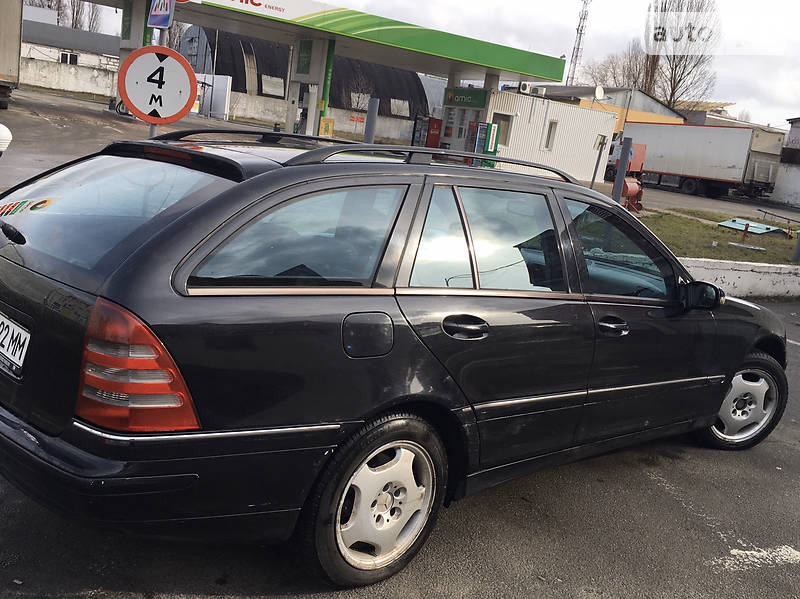 Універсал Mercedes-Benz C-Class 2002 в Києві