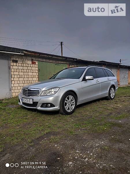 Універсал Mercedes-Benz C-Class 2012 в 