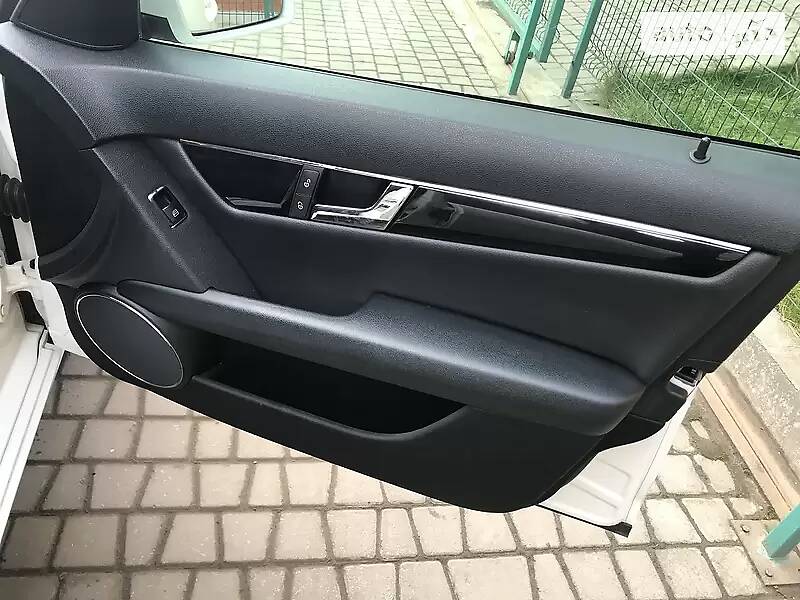 Універсал Mercedes-Benz C-Class 2010 в Чернівцях