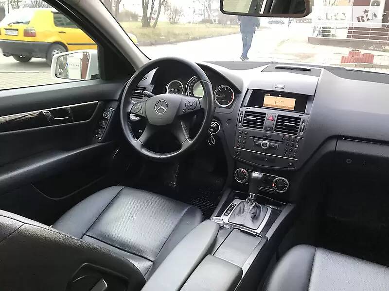 Універсал Mercedes-Benz C-Class 2010 в Чернівцях