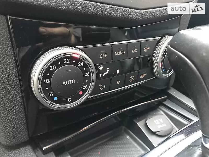 Універсал Mercedes-Benz C-Class 2010 в Чернівцях