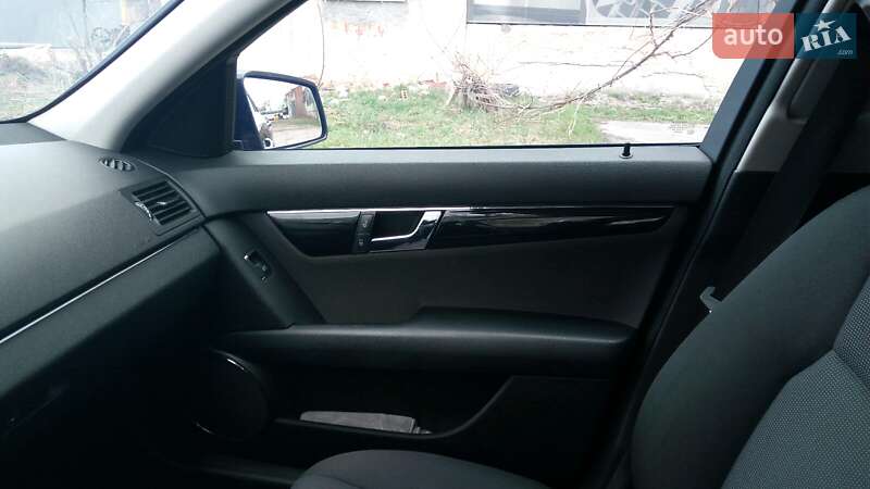 Универсал Mercedes-Benz C-Class 2009 в Львове