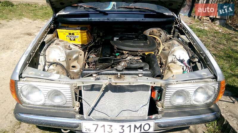 Седан Mercedes-Benz C-Class 1982 в Чернівцях