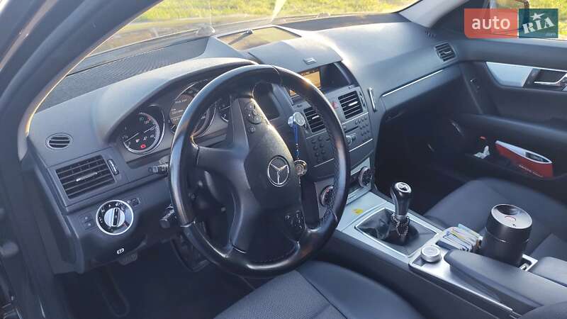 Универсал Mercedes-Benz C-Class 2010 в Львове