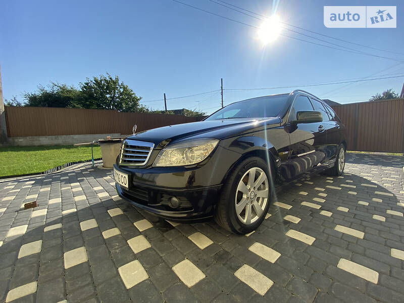 Універсал Mercedes-Benz C-Class 2010 в Чернівцях