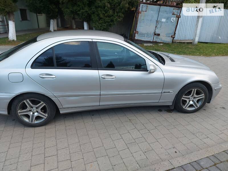Седан Mercedes-Benz C-Class 2005 в Львові