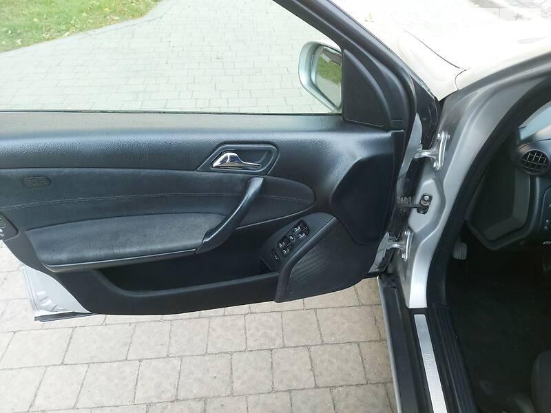 Седан Mercedes-Benz C-Class 2005 в Львові