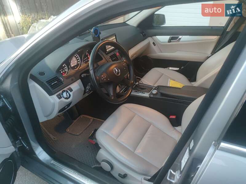 Універсал Mercedes-Benz C-Class 2011 в Києві