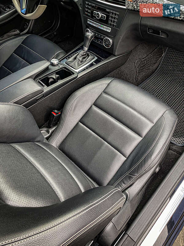 Купе Mercedes-Benz C-Class 2012 в Киеве