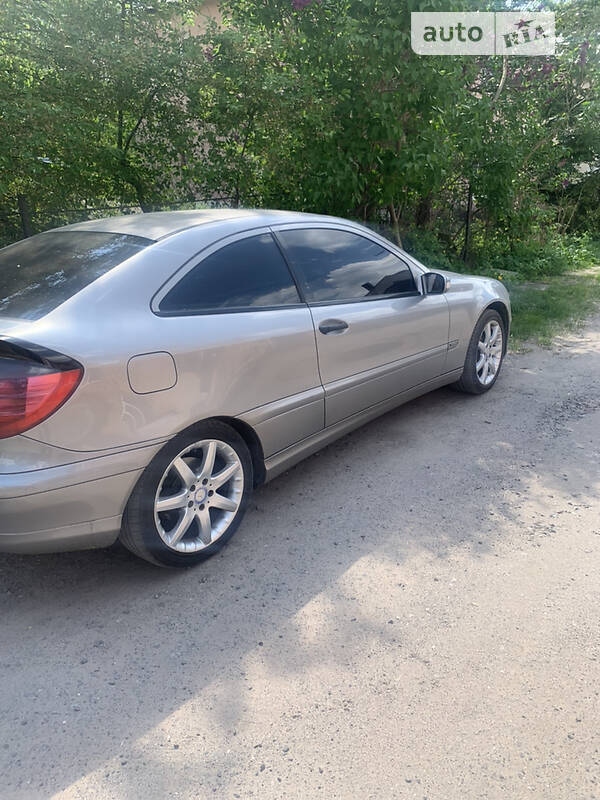 Купе Mercedes-Benz C-Class 2004 в Львові фото 2 Купе Mercedes-Benz C-Class 2004 в Львові