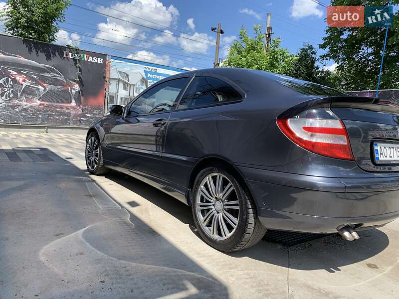Хэтчбек Mercedes-Benz C-Class 2004 в Сваляве