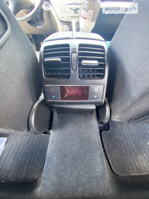 Седан Mercedes-Benz C-Class 2009 в Львове