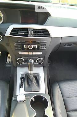 Купе Mercedes-Benz C-Class 2011 в 