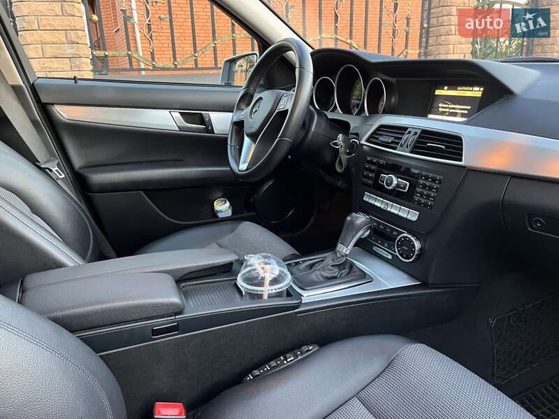 Універсал Mercedes-Benz C-Class 2011 в Луцьку