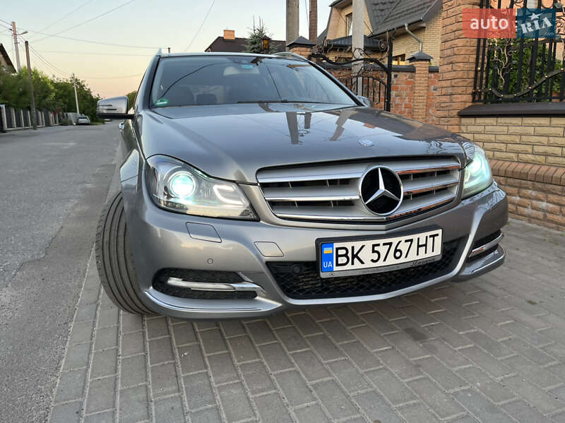 Універсал Mercedes-Benz C-Class 2011 в Луцьку