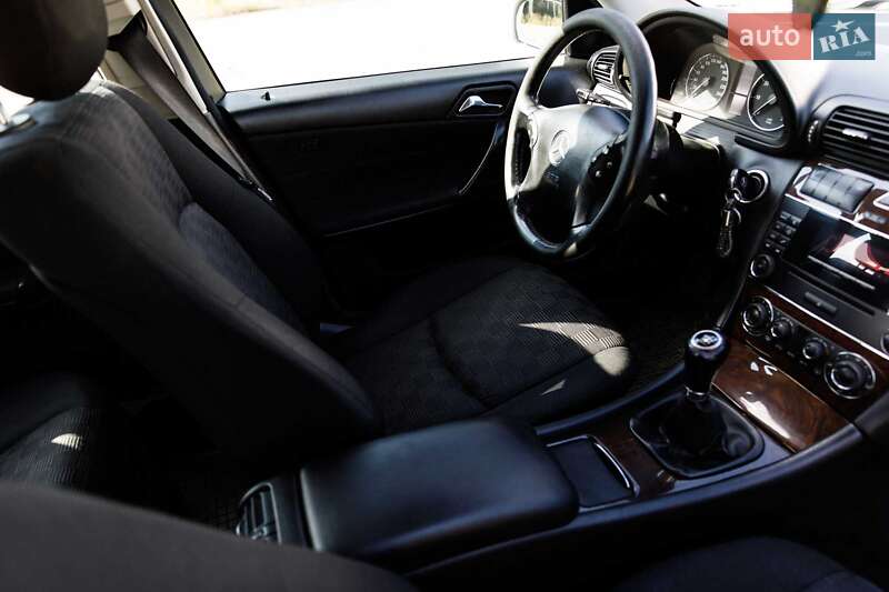 Универсал Mercedes-Benz C-Class 2005 в Городке