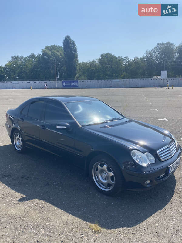 Седан Mercedes-Benz C-Class 2006 в Киеве