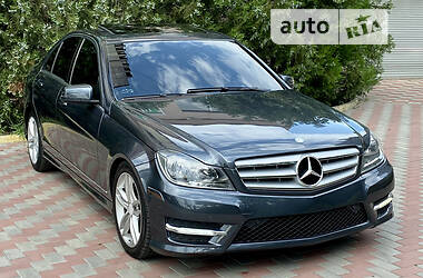 Седан Mercedes-Benz C-Class 2012 в Днепре