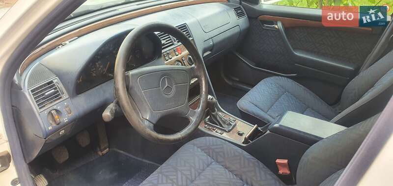 Седан Mercedes-Benz C-Class 1995 в Чернівцях