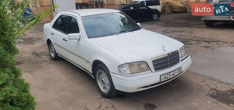 Седан Mercedes-Benz C-Class 1995 в Чернівцях